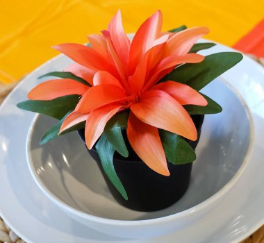 Masada portakal çiçeği ile güzel Yapay ağaç