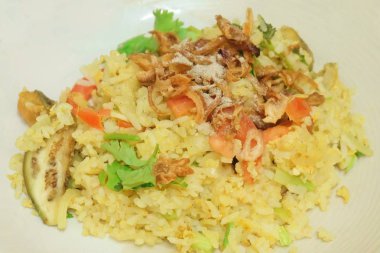 Tay yeşil köri Fried Rice ile balık