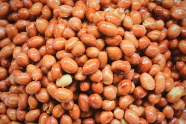 Derin kızarmış ve tuzlu fıstık yığını