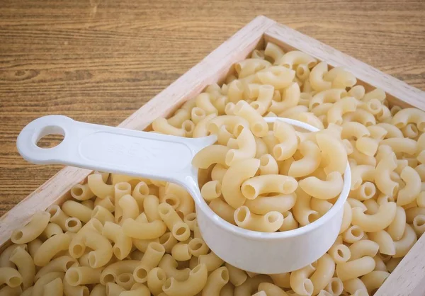 Ölçme kupa makarna veya Gomiti makarna dirsek