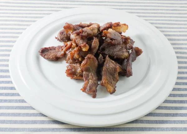 皿の上のタイ料理揚げ牛肉 — ストック写真