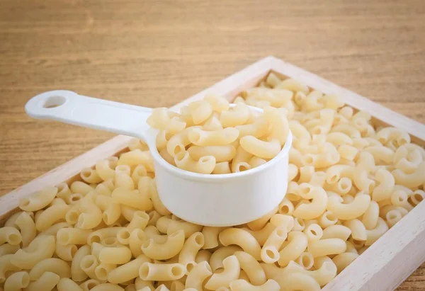 Food Cuisine Uncooked Dried Elbow Macaroni Gomiti Pasta Plastic Measuring — Stock Photo, Image