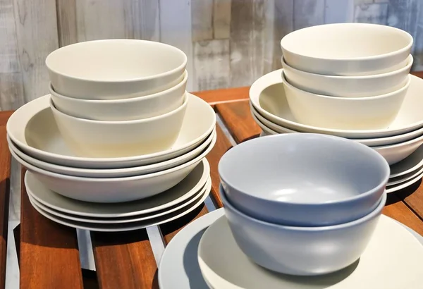 Σκεύη Κουζίνας Συλλογή Πορσελάνης Λευκό Και Μπλε Πιάτα Μπολ Και — Φωτογραφία Αρχείου