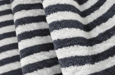 Kumaş dokusu, kapatmak yukarıya-in siyah ve beyaz rahat banyo havlusu. Seçici odak.