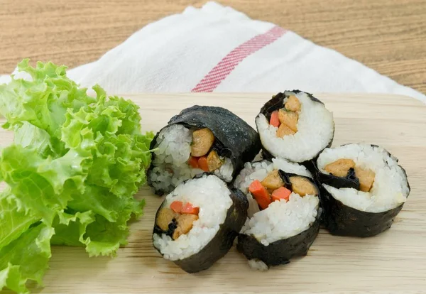 Masakan Jepang Fresh Veggie Sushi Rolls Atau Vegetable Maki Dengan — Stok Foto