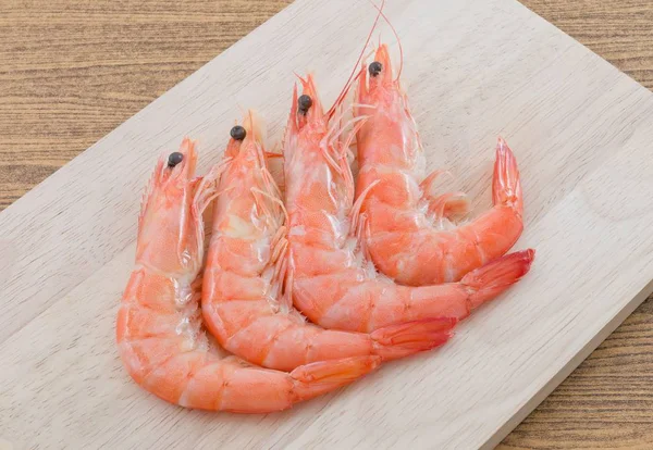 Cocina Comida Langostinos Cocidos Camarones Tigre Tabla Cortar Madera — Foto de Stock