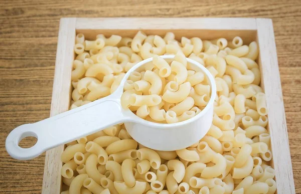 Food Cuisine Uncooked Dried Elbow Macaroni Gomiti Pasta Plastic Measuring — Stock Photo, Image