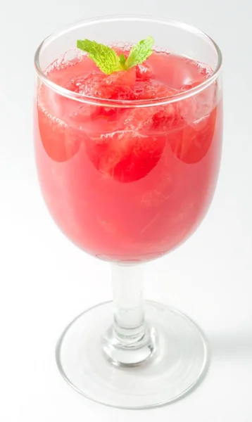 Vers Fruit Een Glas Verse Rijpe Zoete Watermeloen Sap Geserveerd — Stockfoto