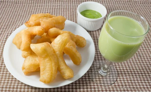 Snack Dessert Chinese Traditional Snacks Deep Fried Doughstick White Plate — Stok Foto