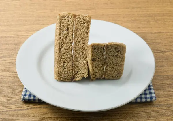 軽食やデザートには つの三角形がコーヒーのシフォン ケーキは バター 小麦粉 ベーキング パウダー — ストック写真
