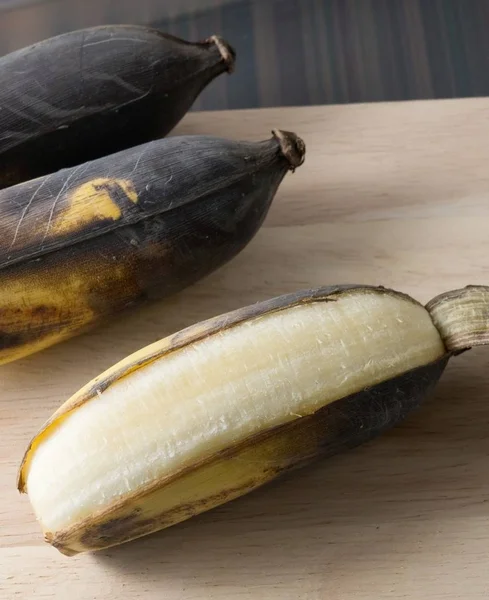 Frutas Uma Banana Selvagem Podre Preta Uma Banana Asiática Uma — Fotografia de Stock