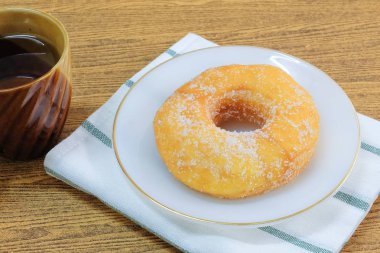 Şeker ile çay servisi ile sırlı Donut