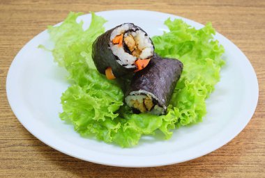 Tofu ve havuç ile Maki Sushi Roll şeyler Japon pirinç