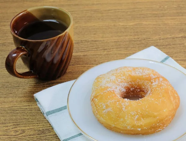 Şeker ile çay servisi ile sırlı Donut