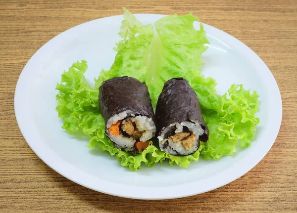 Sushi Roll Maki Jepang Beras dengan Tahu dan Wortel — Stok Foto