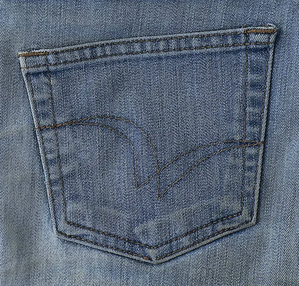Zbliżenie na niebieskie jeansy z kieszeni wszystko — Zdjęcie stockowe