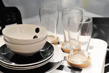 Kase ve cam seramik kaplamalar kümesi