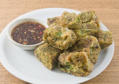 Kızarmış Çin gözleme veya kızarmış hamur tatlısı buharda pişirilmiş sarımsak Chives, pirinç unu saçtan ve tapyoka un baharatlı soya sos ile. Çin'in geleneksel gıda.