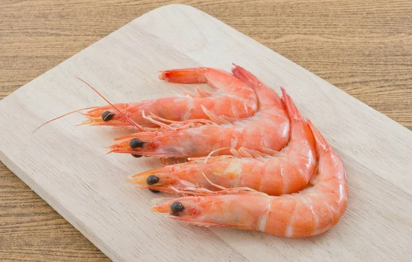 Keuken Voedsel Gekookte Garnalen Tiger Shrimps Houten Snijplank — Stockfoto