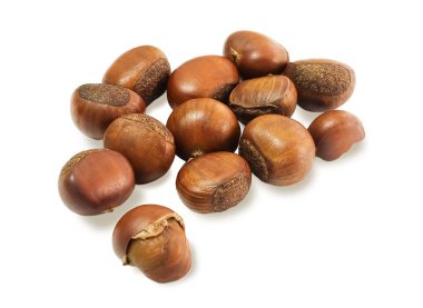 Gıda ve mutfağı, geleneksel kavrulmuş kestane beyaz arka plan üzerinde izole. Yüksek C vitamini ve piridoksin, folat, Riboflavin, tiamin Vitamin B.