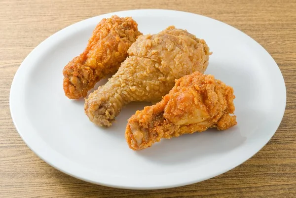 Mutfak Yemek Küçük Büyük Çıtır Çıtır Kızarmış Tavuk Kanadı Bir — Stok fotoğraf