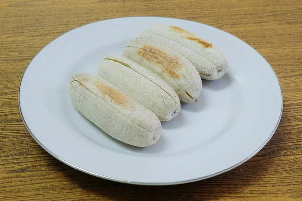 바나나 토스트 접시에 구운된 바나나 태국에서 유명한 — 스톡 사진