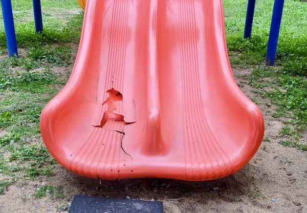 Gebroken Rode Glijbaan Speeltuin Voor Kinderen Meestal Vinden Parken Scholen — Stockfoto