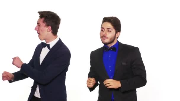 Moda elegante chicos jóvenes bailando — Vídeo de stock