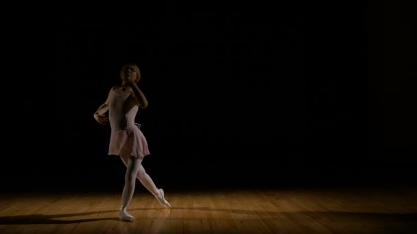 Attraente ballerina ragazza ballare nel suo tutu — Video Stock