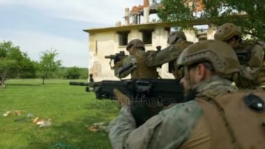 Onların amacı yakın çatışma alanında alma grup asker ile taktik manevraları