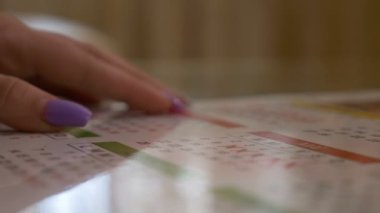 Son güne kadar profesyonel son tarih projesi içinde belgili tanımlık takvim işaretleme el closeup