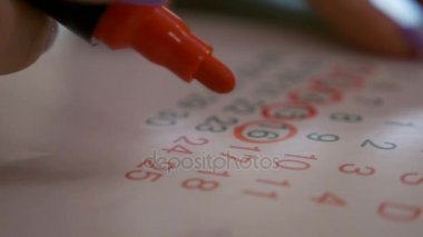 Doğum kontrol hapı planlama takvim tarihlerini işaretleme el