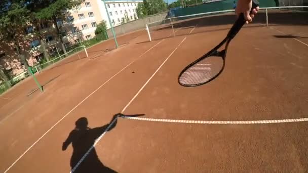 Synpunkt av två kvinnor tävla i tennismatch — Stockvideo