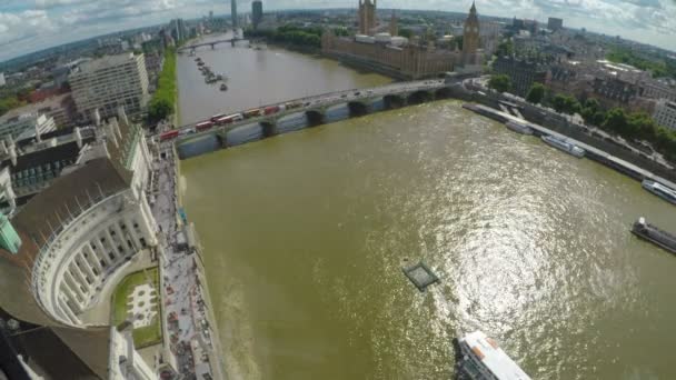 Vista aérea del río Támesis Big Ben y monumentos emblemáticos de la ciudad de Londres — Vídeos de Stock