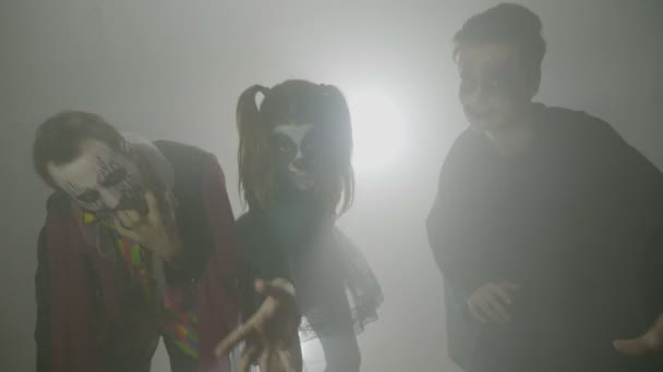 Three hungry scary zombies out in fog to hunt for day of the dead — Stock Video