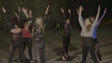 Oturum pilates sınıfının bir Avrupa tuz benim turizm ve sağlıklı yaşam teşvik etmek için düzenlenen