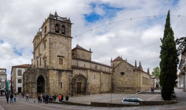 Braga, Portekiz - 13 Mayıs 2018: sağ tarafta tarihi Se de Braga, Portekiz.