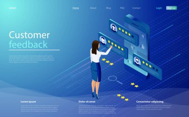 Geri bildirim ya da değerlendirme konsepti. Müşteri bir inceleme ya da geri bildirim yapar. İş kadını sanal ekrandan yıldızları seçiyor. Müşteri hizmetleri değerlendirmesi. Müşteri değerlendirmesi, geri bildirim, değerlendirme sistemi kavramı