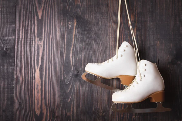 Ice skates on a wooden background — Stock Photo, Image