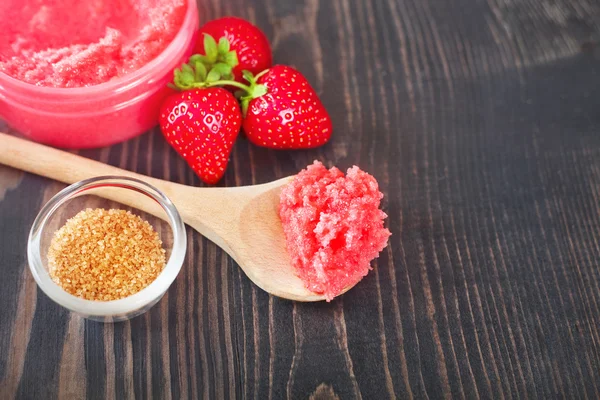 Exfoliante corporal de fresa con azúcar morena — Foto de Stock