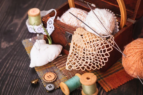 Spool of thread, thimble and a box with needlework — Stock Photo, Image