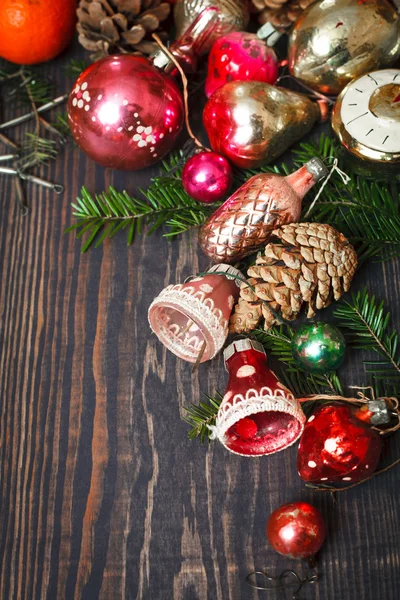 Vintage Kerst ornamenten, takken en andere decoraties — Stockfoto