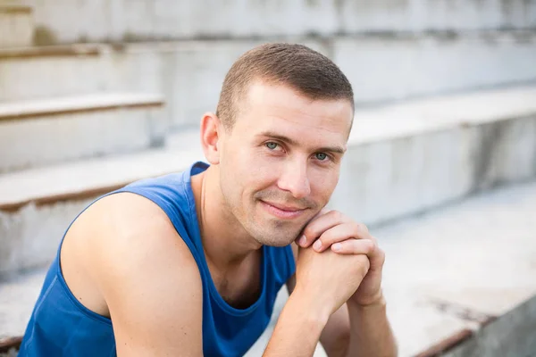 Retrato de un joven. —  Fotos de Stock