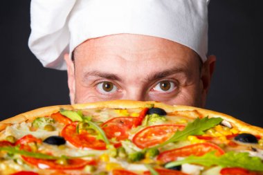 pizza ile mutlu çekici cook portresi