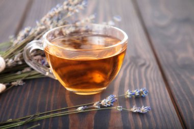 Lavanta çay ve lavanta çiçekleri kupa.