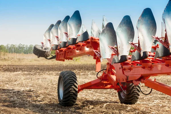 Arado agrícola de cerca en el suelo —  Fotos de Stock