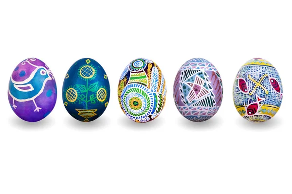 Diverse uova di Pasqua isolate su uno sfondo bianco con ombre . — Foto Stock