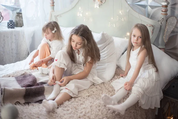 Drie Zussen Slaapkamer Jurk Ochtend Meisjes Pyjama Het Bed Retro — Stockfoto