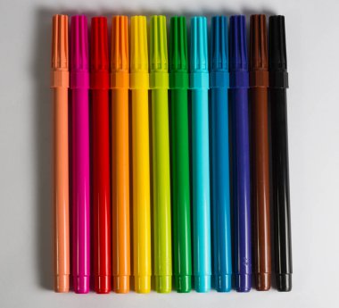 Renkli keçeli kalem kalem seti