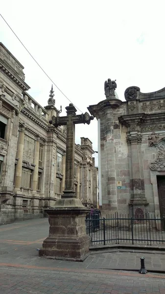 Фасадні і хрест Compania de Jesus церкви — стокове фото